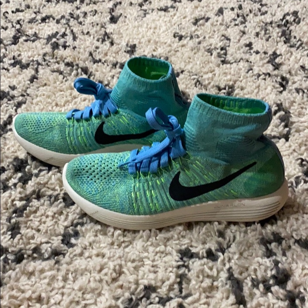 Nike women’s flynit sock shoes size 7